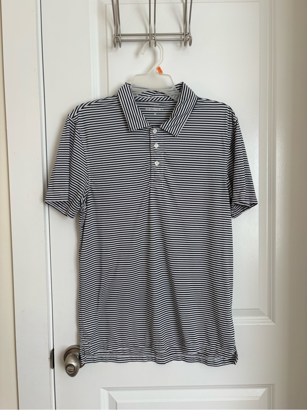 J CREW | MEN’S PERFORMANCE POLO | NAVY AND BLUE STRIPED | SIZE MEDIUM